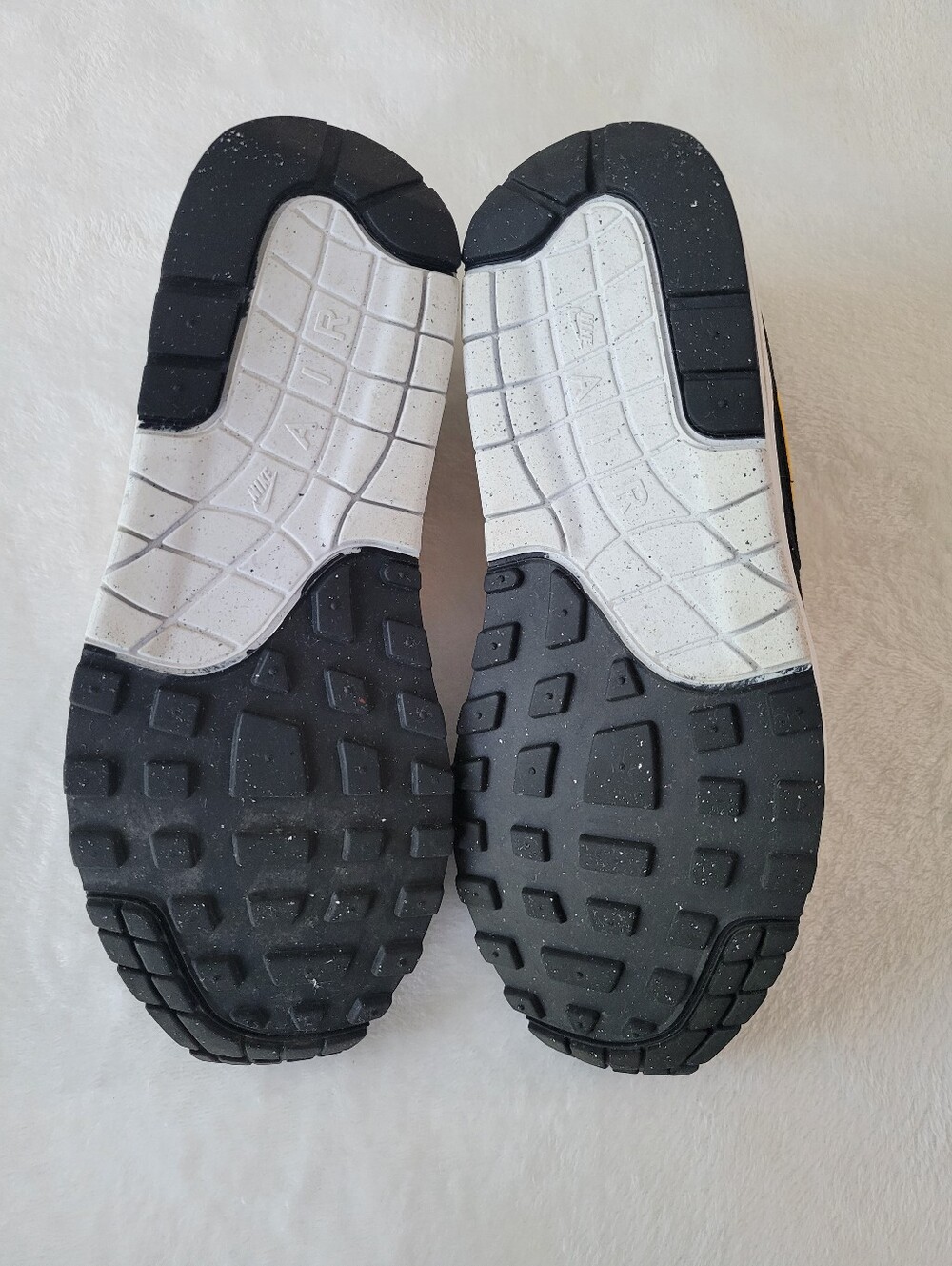 Nike Air Max 1 Sneaker University Gold‎ White Black Trainer Men Size 6.5 - Picture 9 of 9